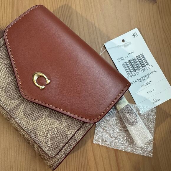 NWT ❤️ Coach Wyn Small Wallet In Colorblock Signature Canvas - Picture 8 of 10